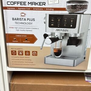 Silver Espresso Machine with Barista Plus Technology